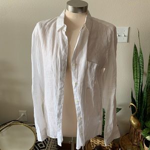 GAP Tops - NWT • white button down collared gap blouse GAP Tops - NWT • white button down collared gap blouse